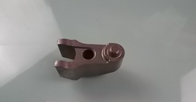 Fuel injector pressure flange