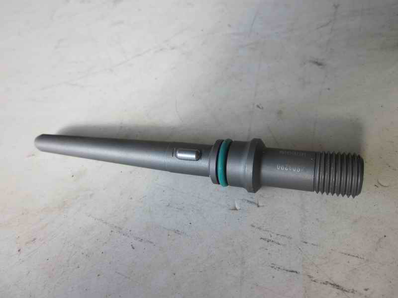 Fuel injector connection tube