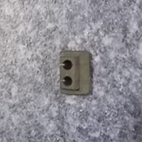 Fuel injector oil return pipe fixing block