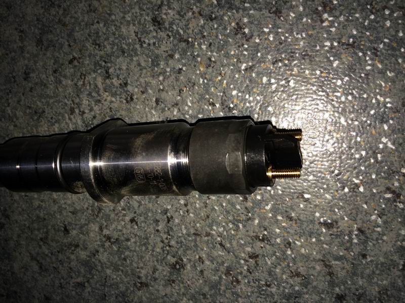 Топливная форсунка; удалил так же, как 1112-00392-1