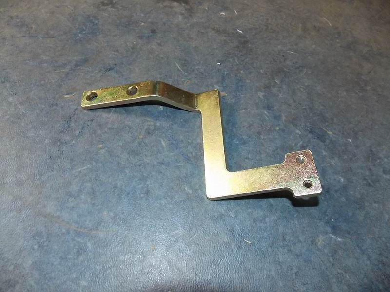 Oil-breaking cylinder bracket; Z-type