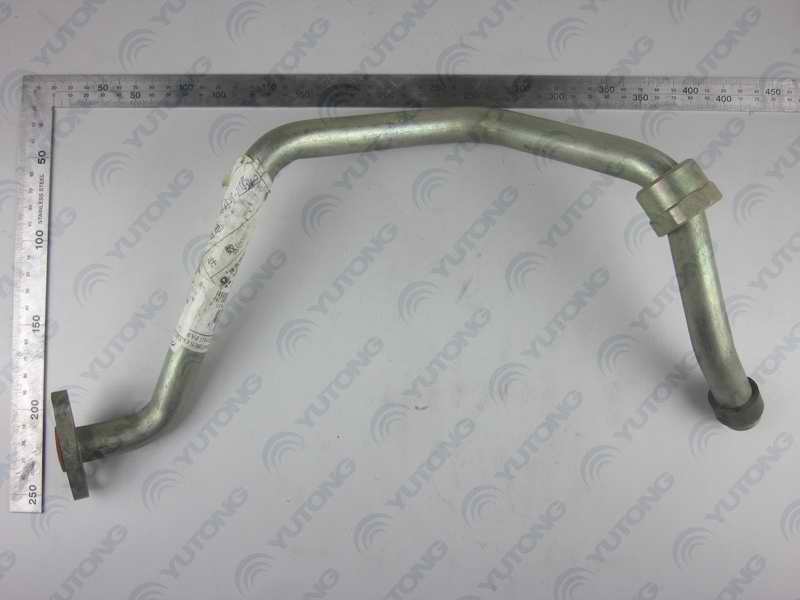 Supercharger oil return pipe
