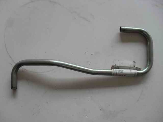 Supercharger oil inlet pipe