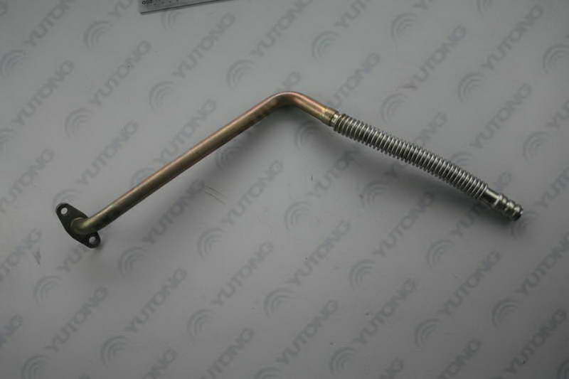 Supercharger oil return pipe