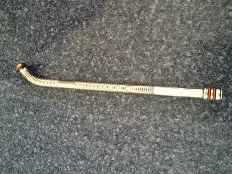 Supercharger oil return pipe