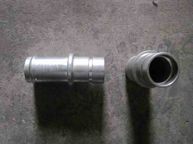 Соединение возвратной трубы нагнетателя