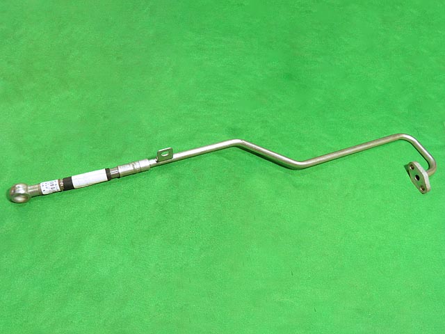 Supercharger oil inlet pipe