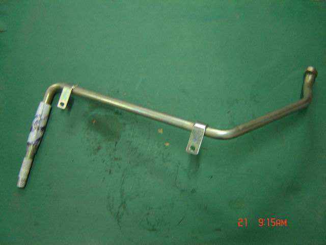 Supercharger oil return pipe