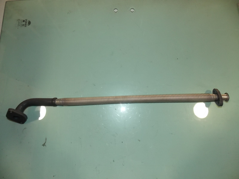 Supercharger return pipe assembly