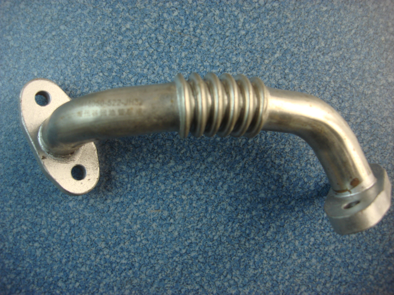 Supercharger return pipe assembly