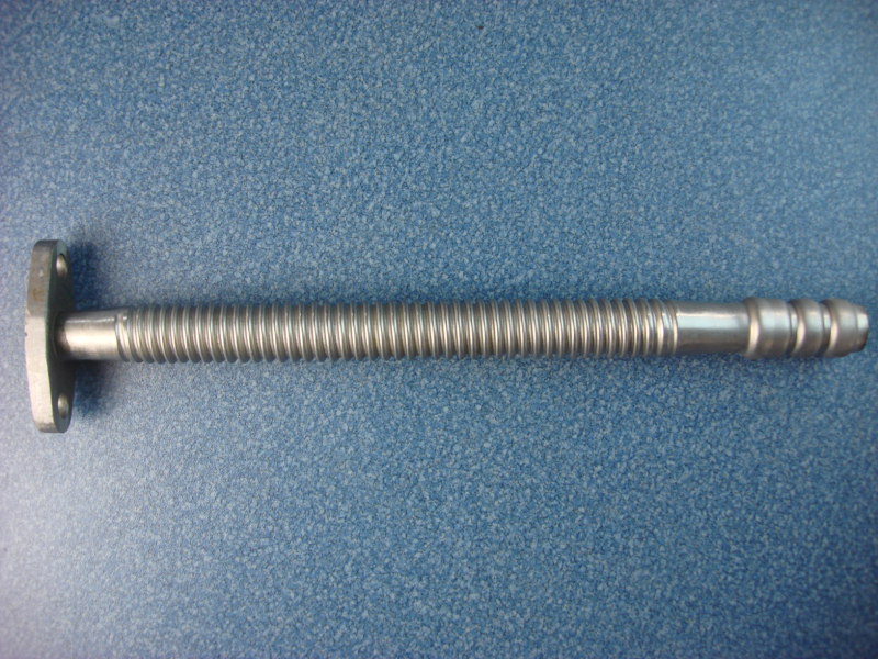 Supercharger oil return pipe