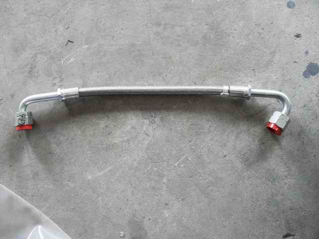 Supercharger oil inlet pipe