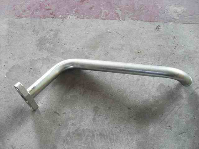 Supercharger oil return pipe
