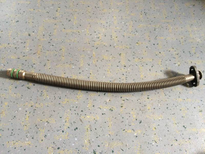 Supercharger oil return pipe