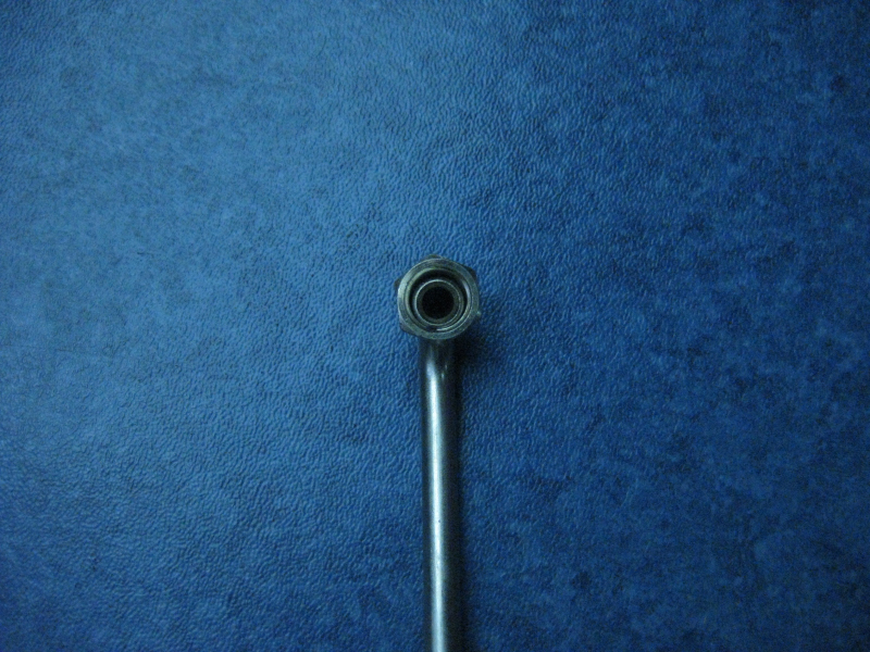 Supercharger oil inlet pipe