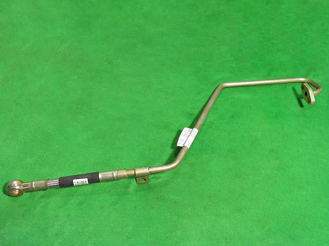 Supercharger oil inlet pipe