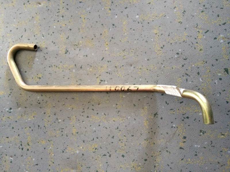 Supercharger pressure oil pipe