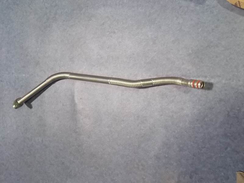 Supercharger oil return pipe