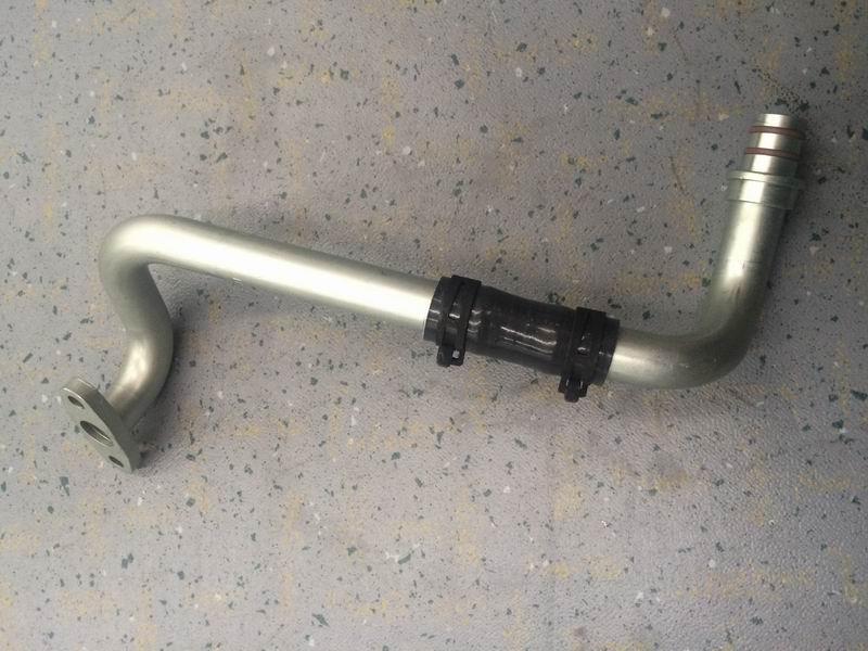 Supercharger oil return pipe-1