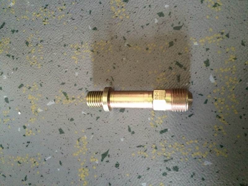 Supercharger oil inlet pipe joint; can be replaced by 1118-02924