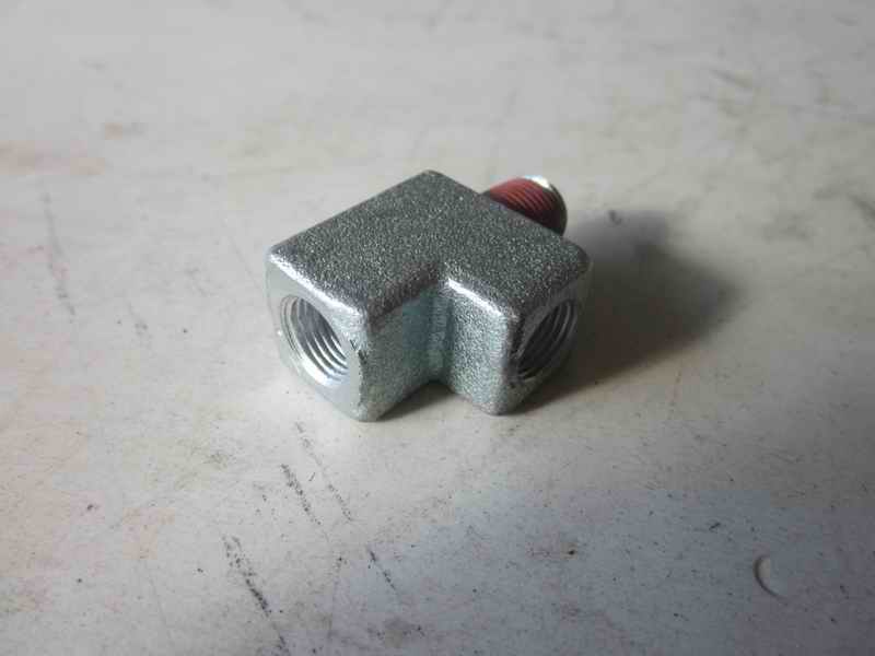 Т-образное соединение труб; использовал 1118-01431 поколение