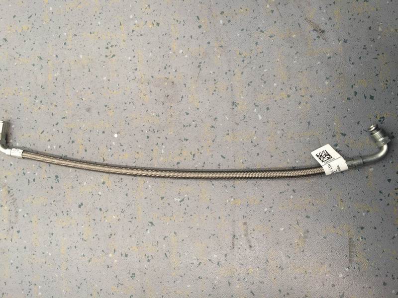 Supercharger oil inlet pipe