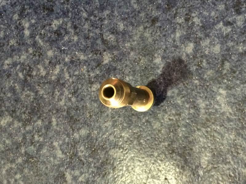 Соединение впускного маслопровода нагнетателя; конец нагнетателя-1