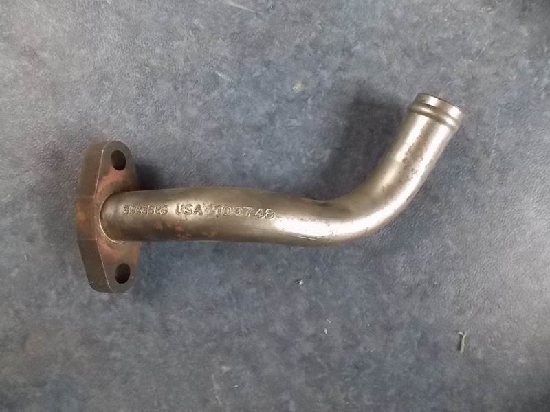 Supercharger oil return connection pipe