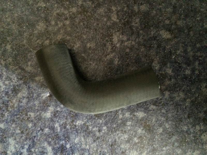 Oil return pipe sleeve