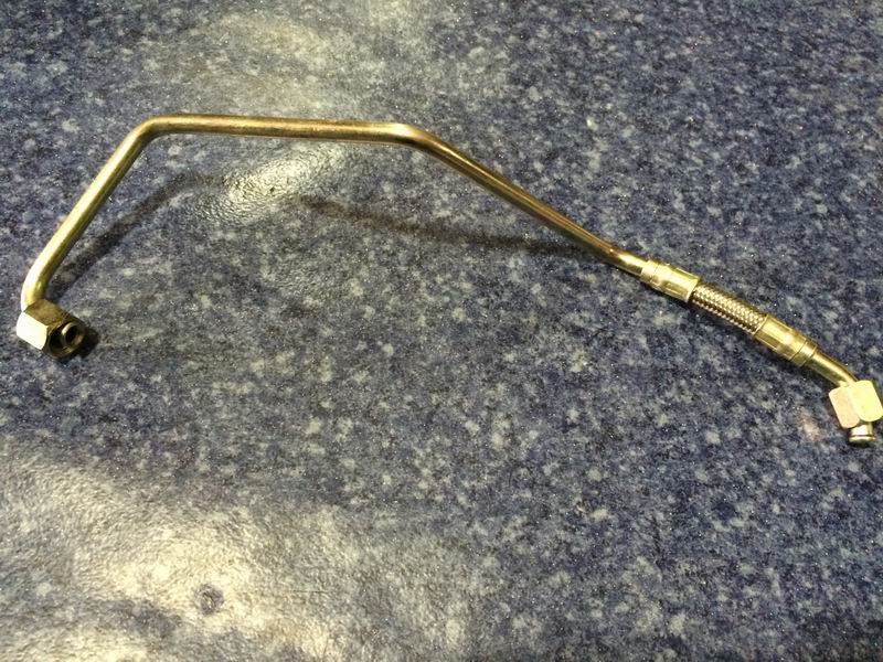 Supercharger oil inlet pipe