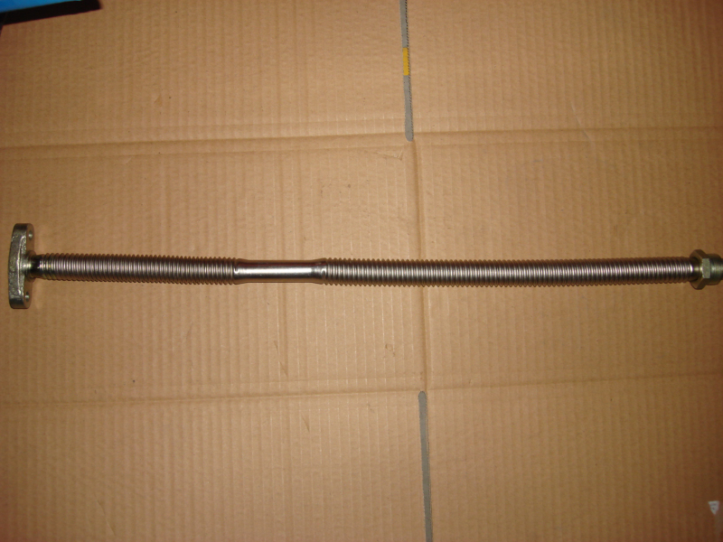 Supercharger oil return pipe
