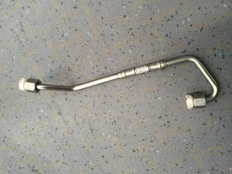 Supercharger oil inlet pipe