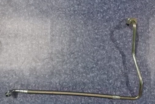 Supercharger oil inlet pipe