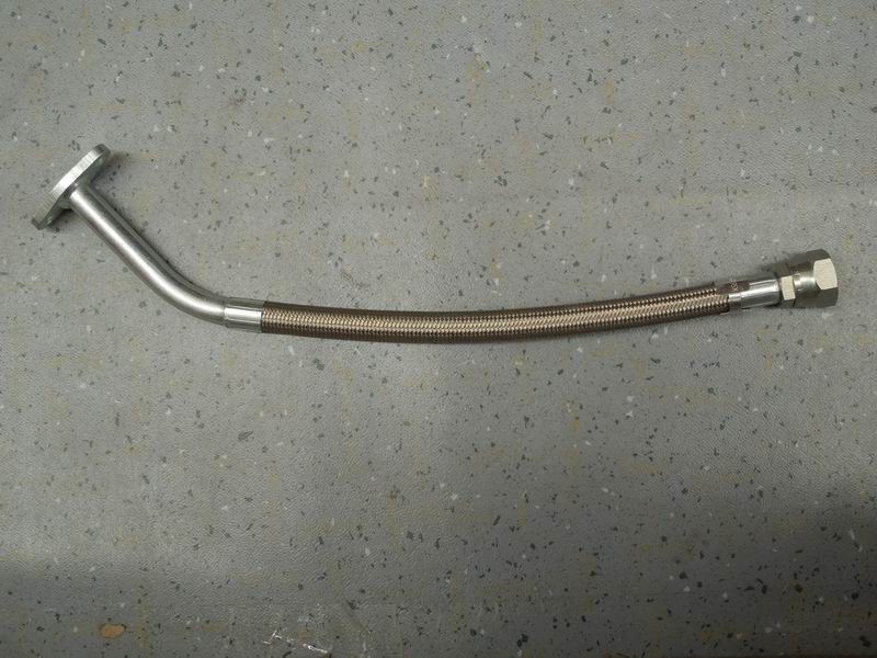 Supercharger oil return pipe