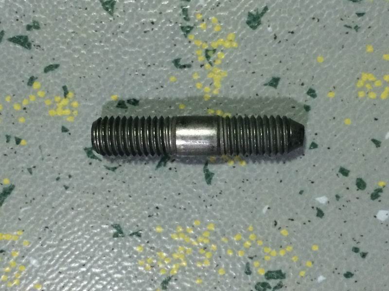 增压器安装螺柱