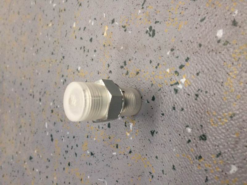 Соединение впускного патрубка воды нагнетателя; конец тела-1