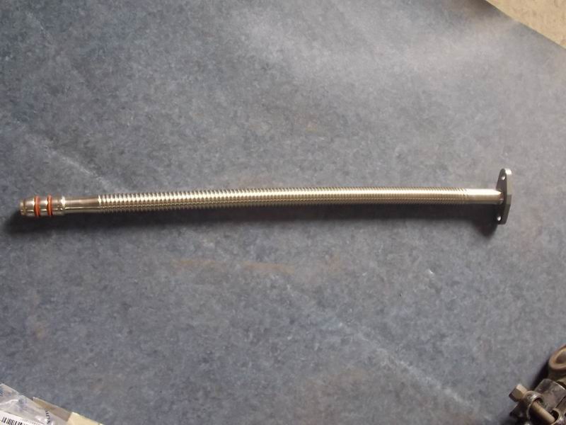 Supercharger oil return pipe