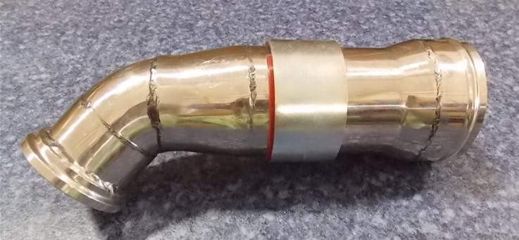 Supercharger air outlet connection pipe