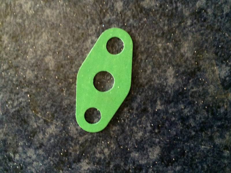 Supercharger oil inlet pipe pad