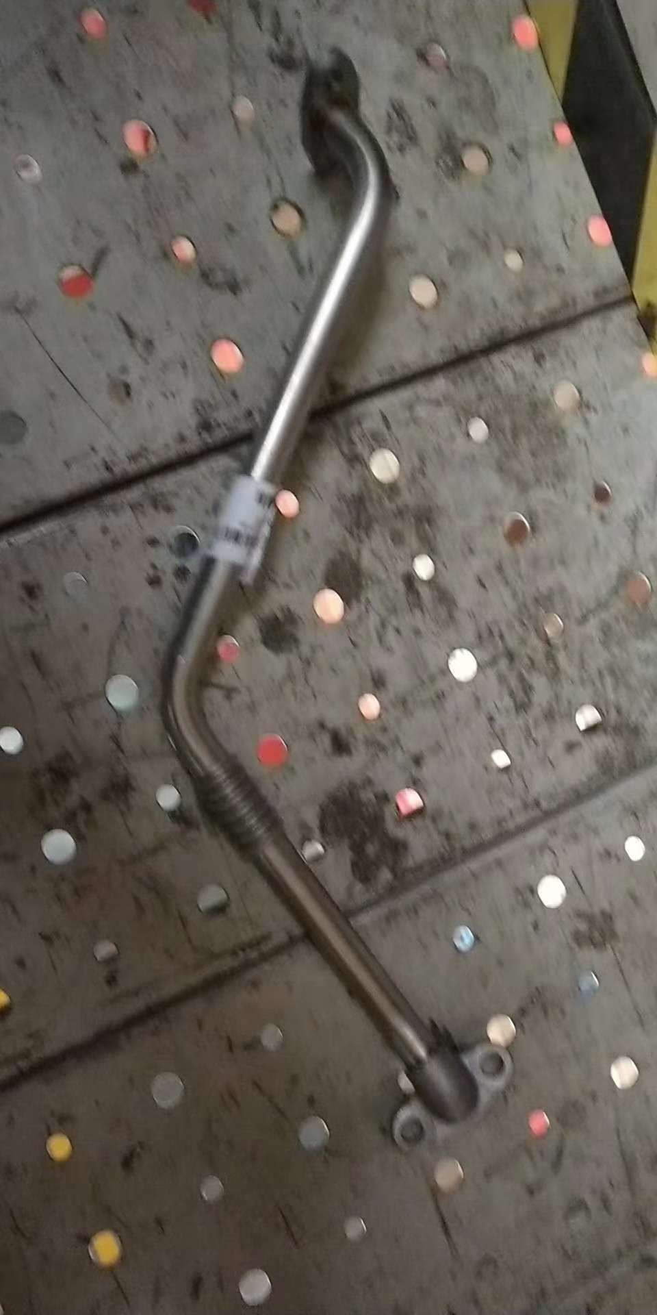 Supercharger oil return pipe