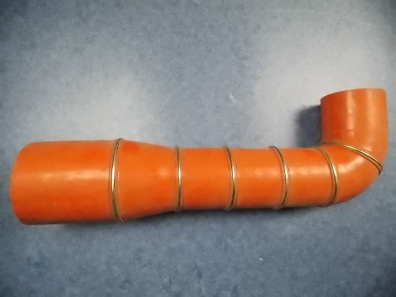 D 增压器出气胶管