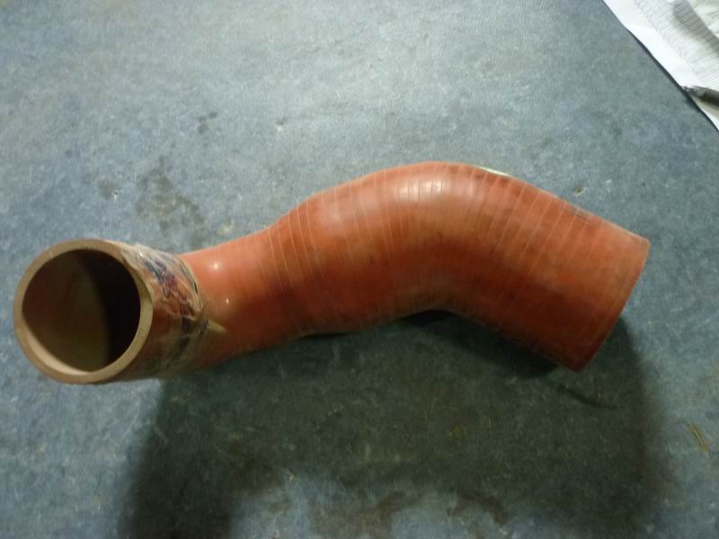 Supercharger air outlet connection hose