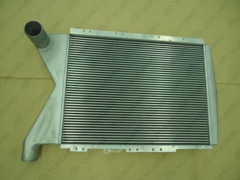 Intercooler assembly, upper and lower layout of air chamber, ZLQ2