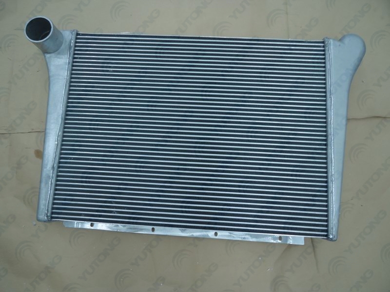 Intercooler assembly, upper and lower layout of air chamber, ZLQ2