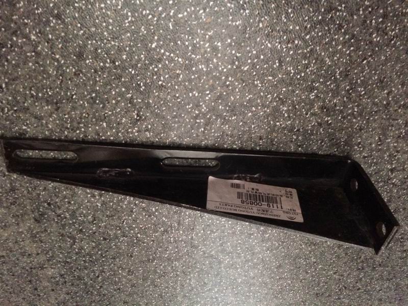 Кронштейн стальной трубы воздухозаборника двигателя