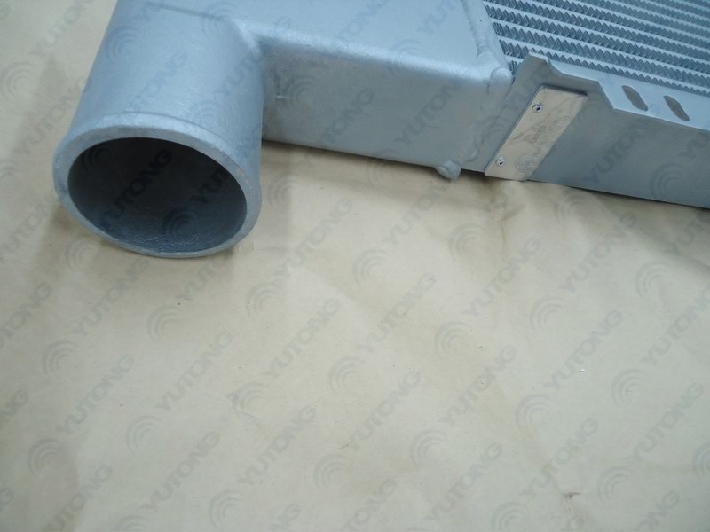 Intercooler assembly, upper and lower layout of air chamber, ZLQ2-1