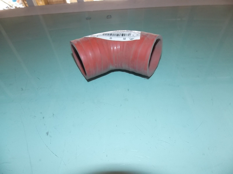 Engine air outlet hose