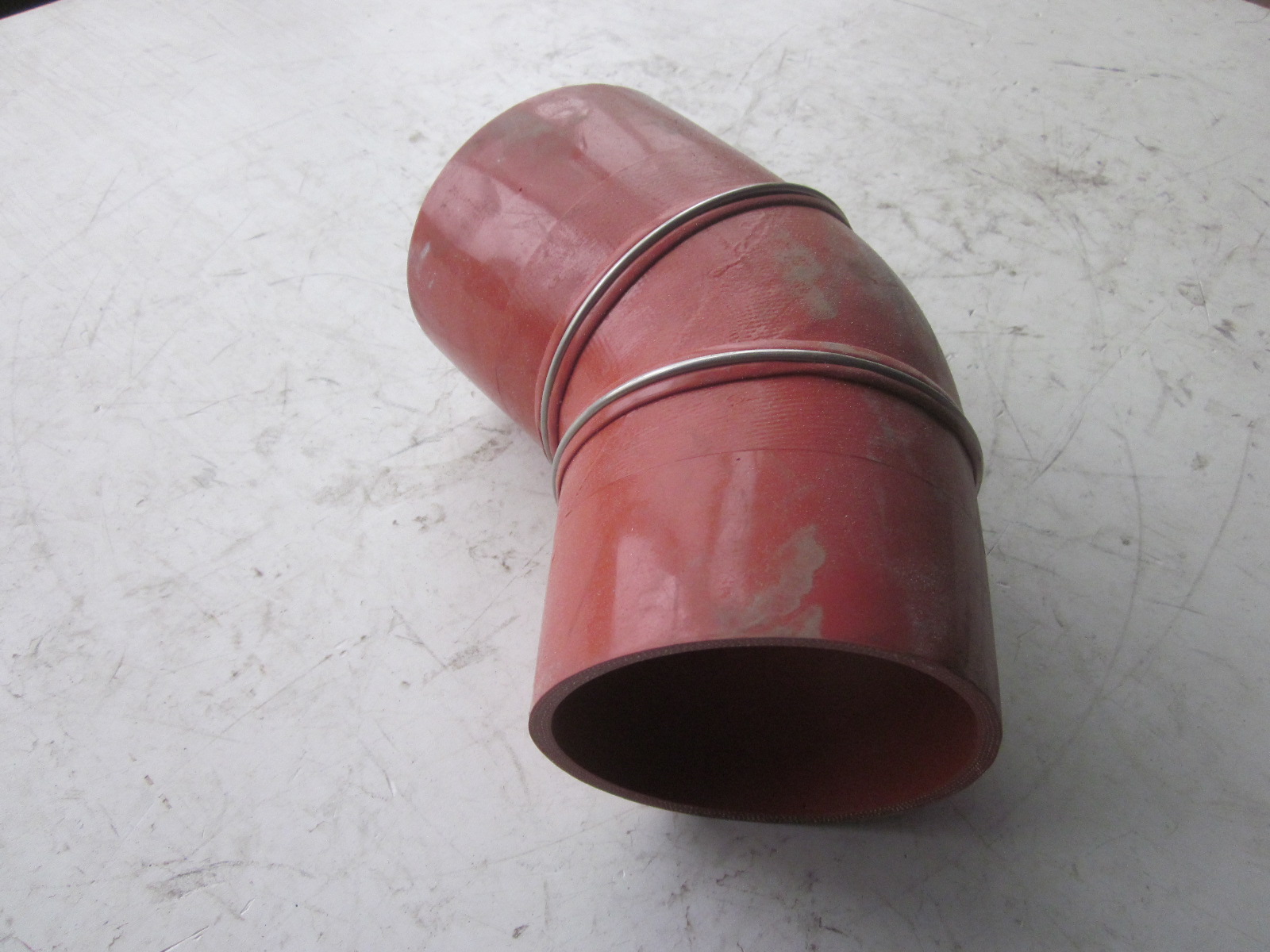 Special-shaped hose, Φ101, 135°105/105 silicon-1