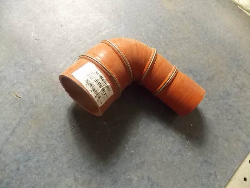 Угловой шланг, Φ 70- Ф 101 , 200 / 150 , кремний