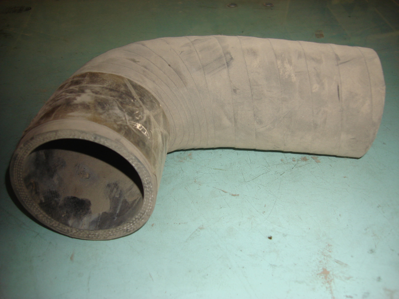 Intercooler air outlet pipe